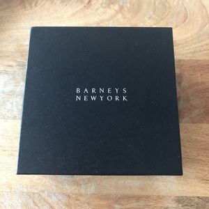 Barney’s giftbox & ribbon